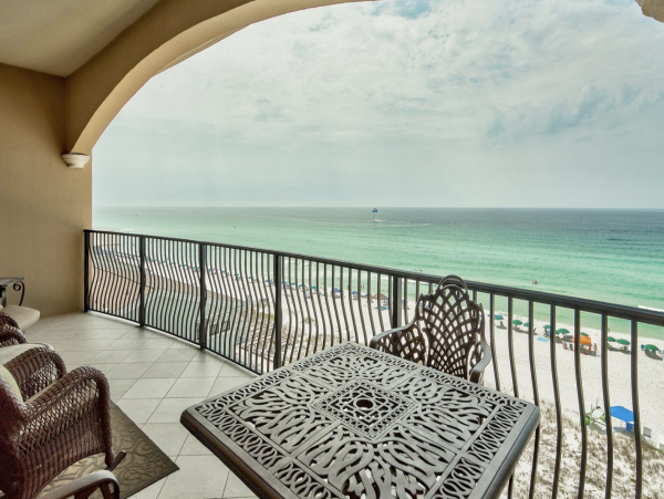 Four Bedroom Direct Beach Front Condo Sleeps 10 Guests